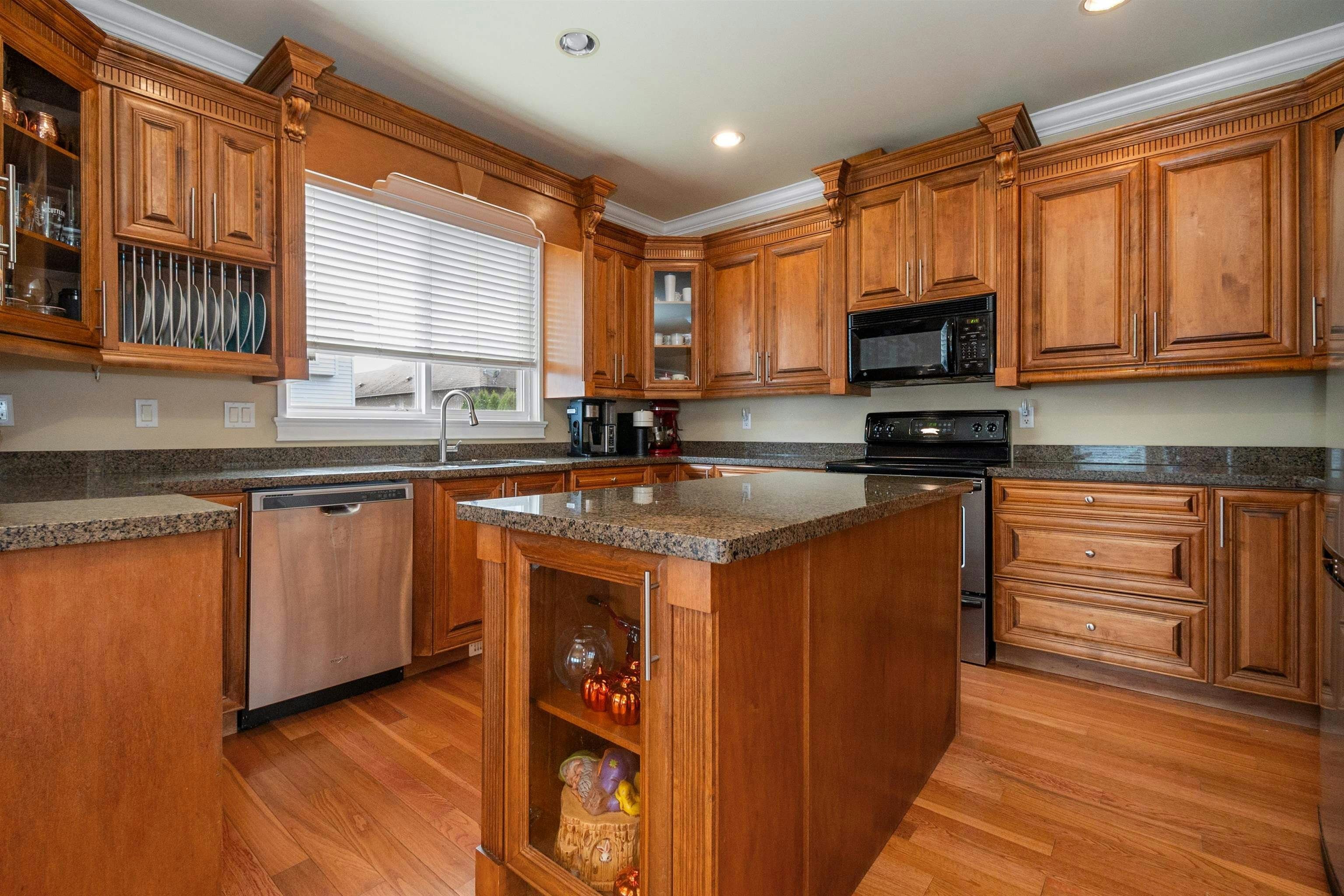 5195 Demontigny Court - 4