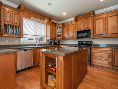 5195 Demontigny Court - 4
