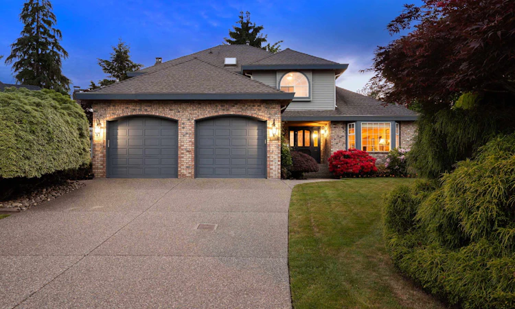 10573 Woodglen Close
