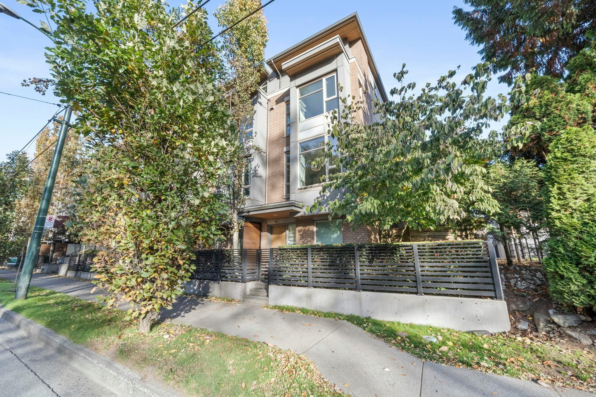 5552 Oak Street, Vancouver, BC, V6M 2V6