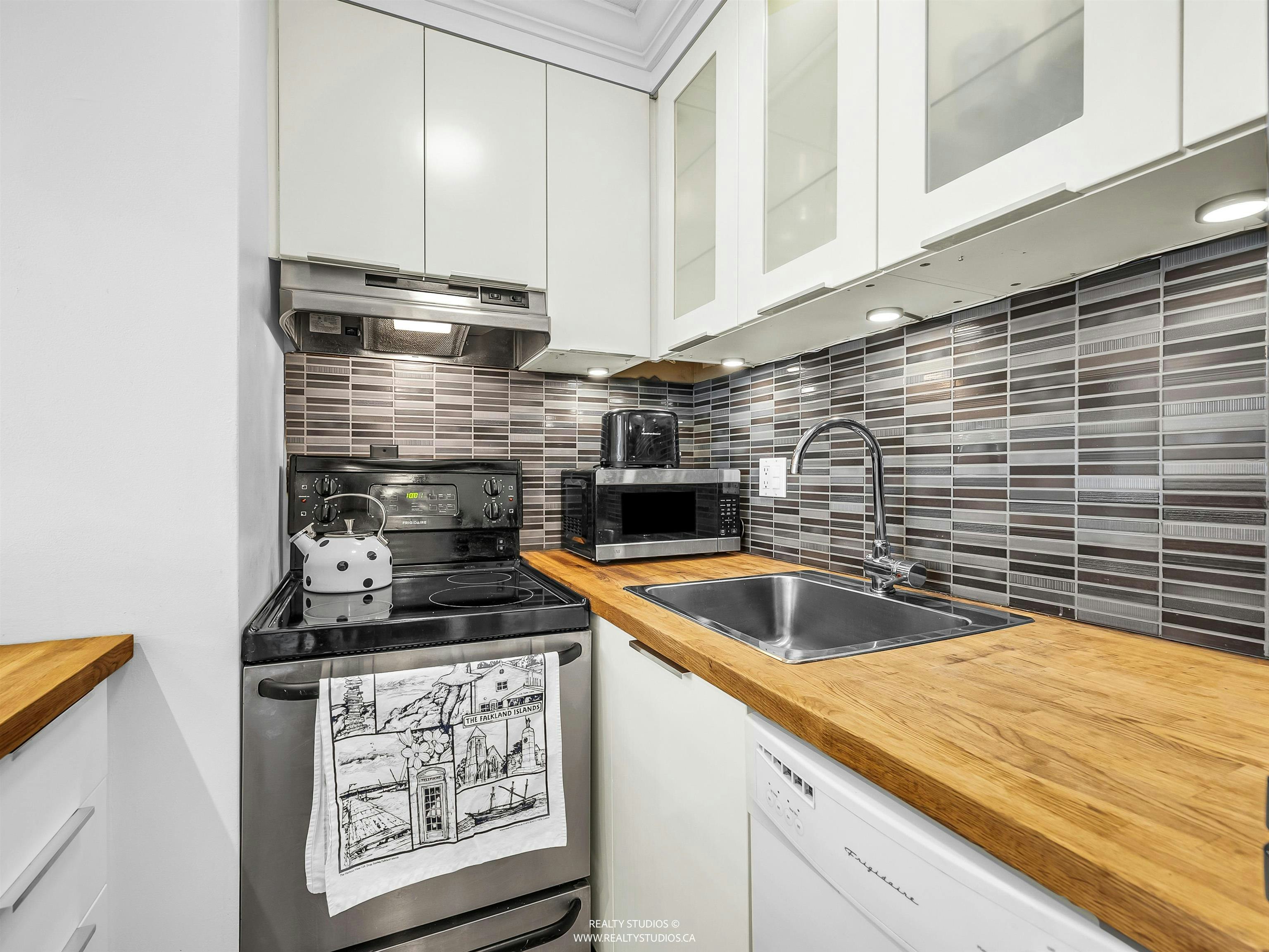1205-1250 Burnaby Street, Vancouver, BC, V6E 1P5