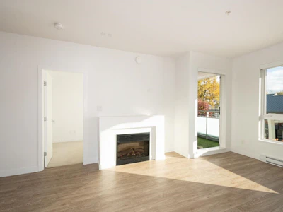 403-1061 Marine Drive - 2