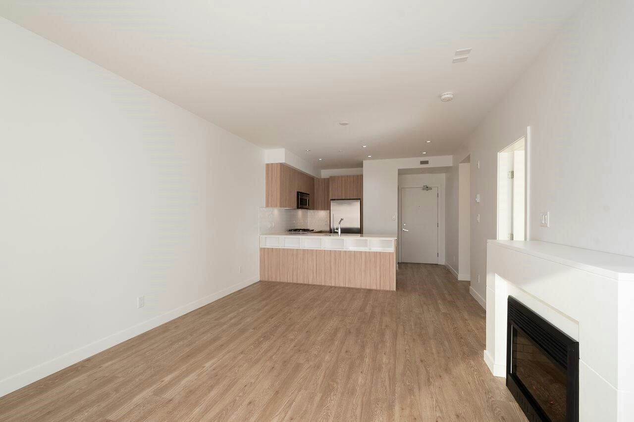 403-1061 Marine Drive - 4
