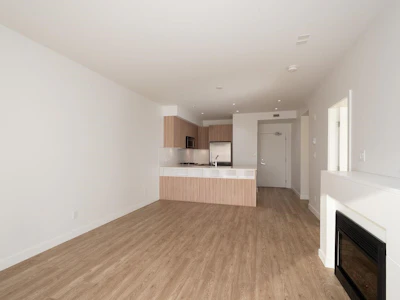 403-1061 Marine Drive - 4