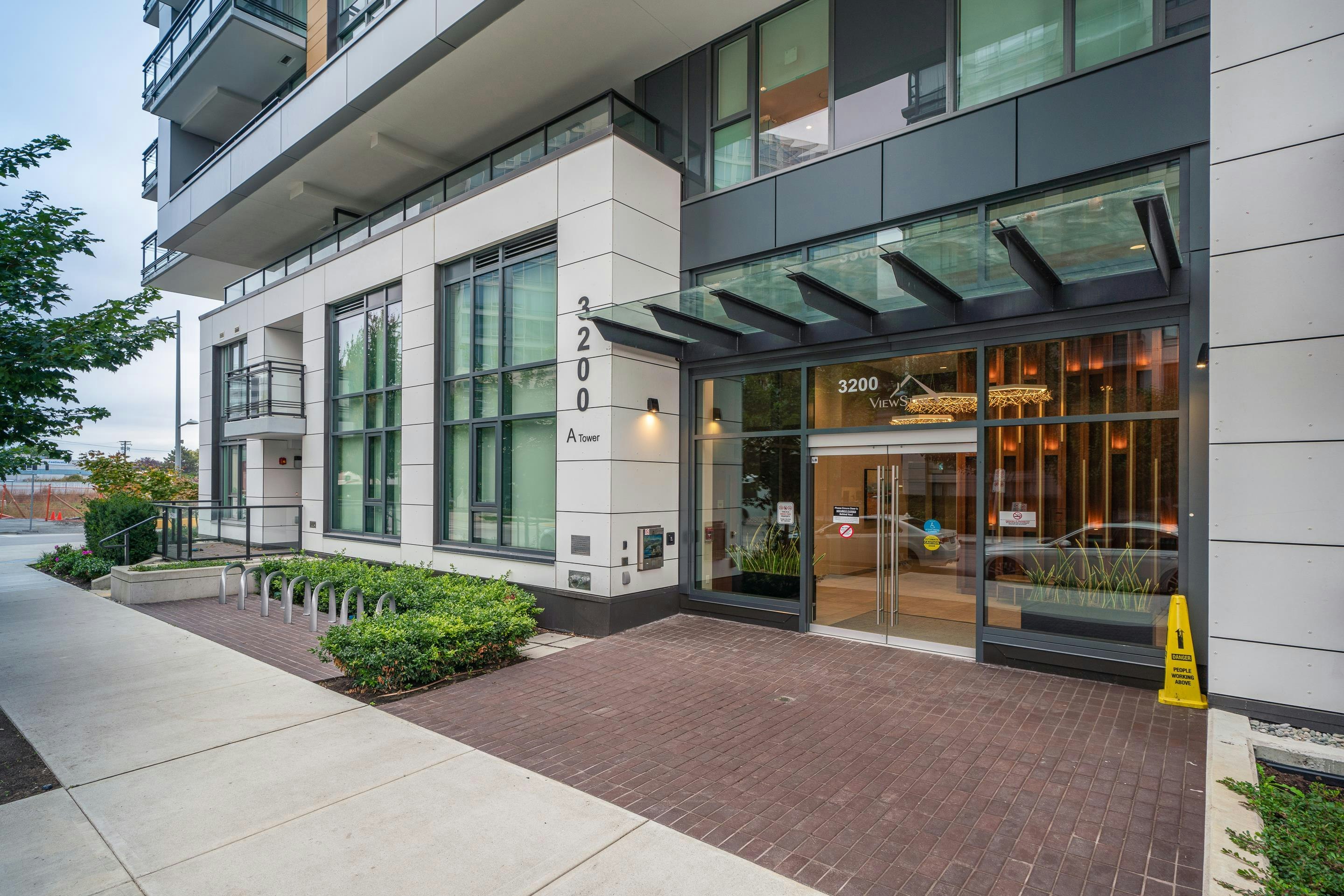 702-3200 Corvette Way - 3