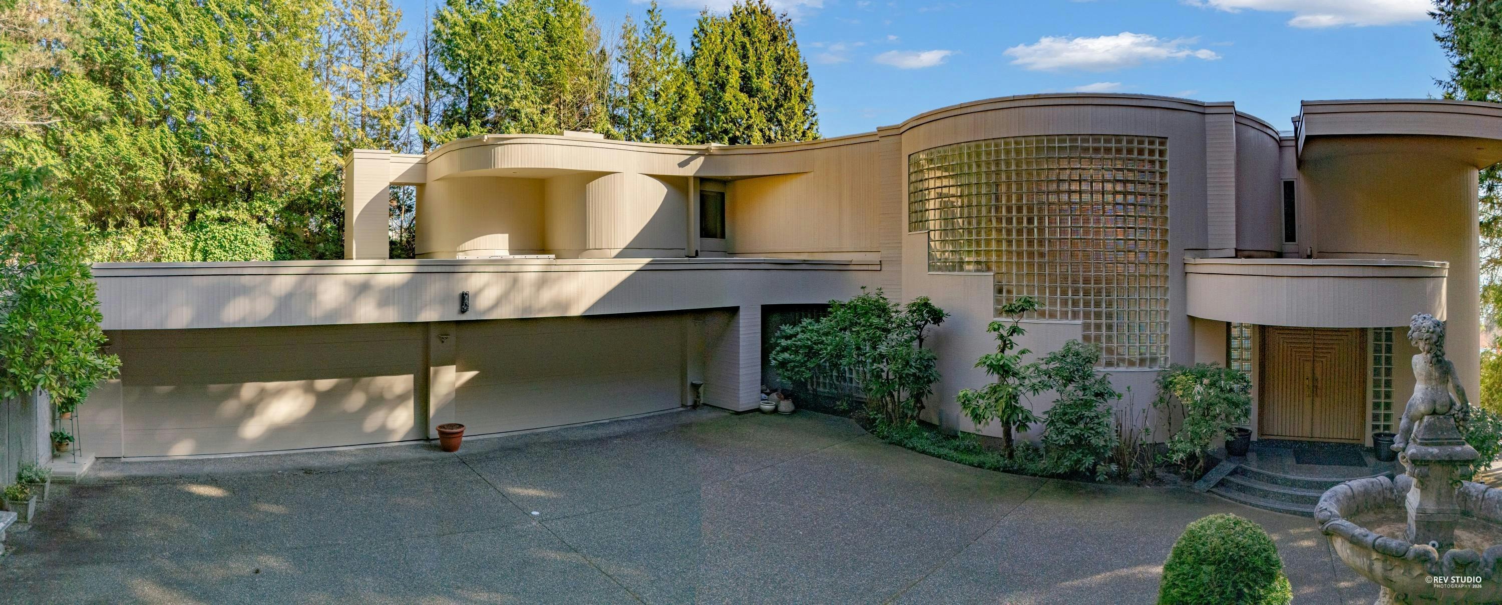 999 King Georges Way - 2