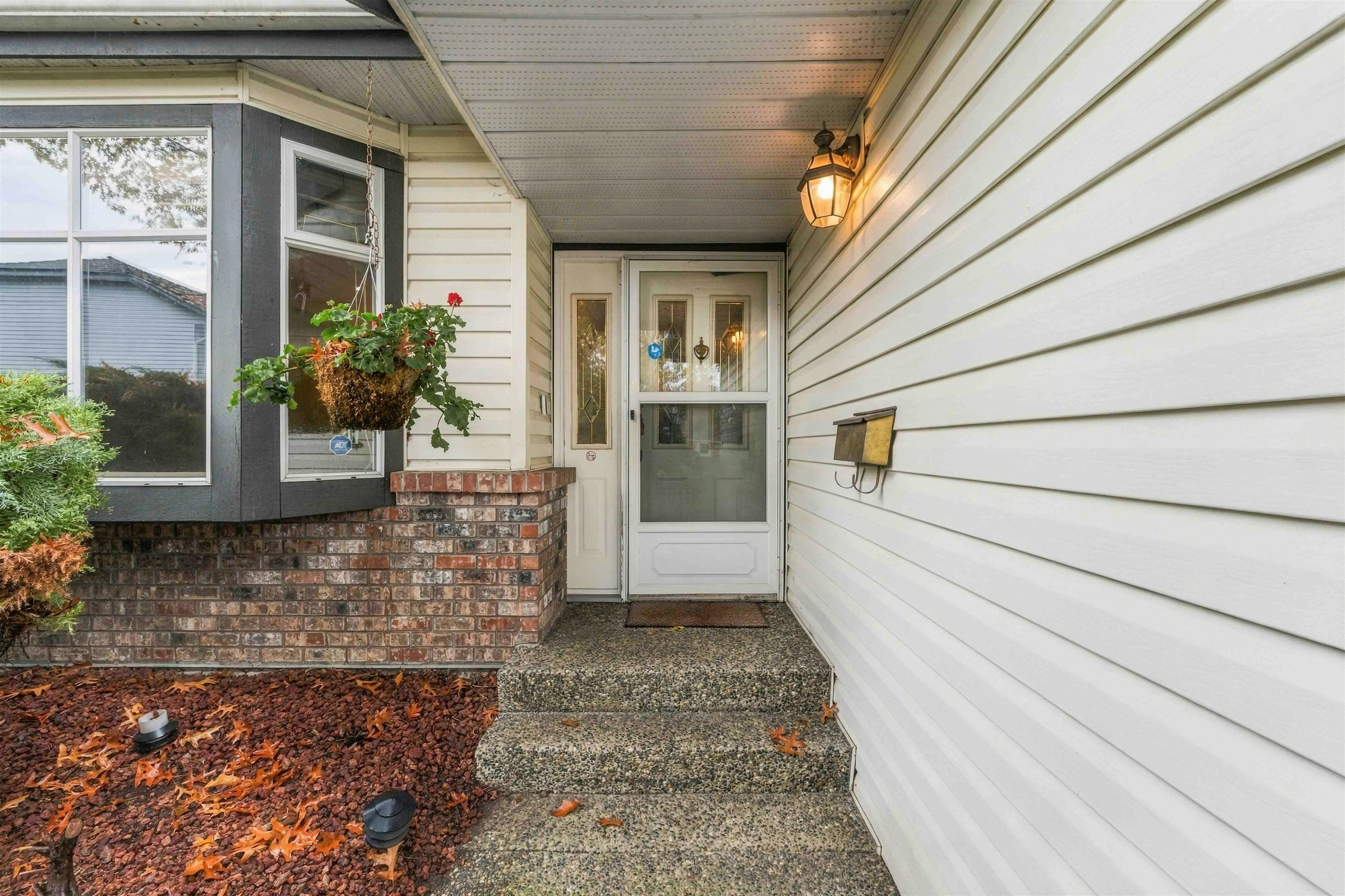 953 Captain Court - 2