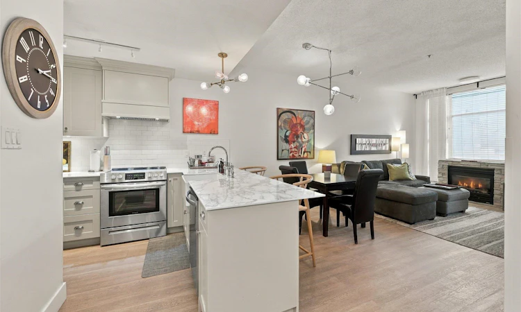 129-4573 Chateau Boulevard