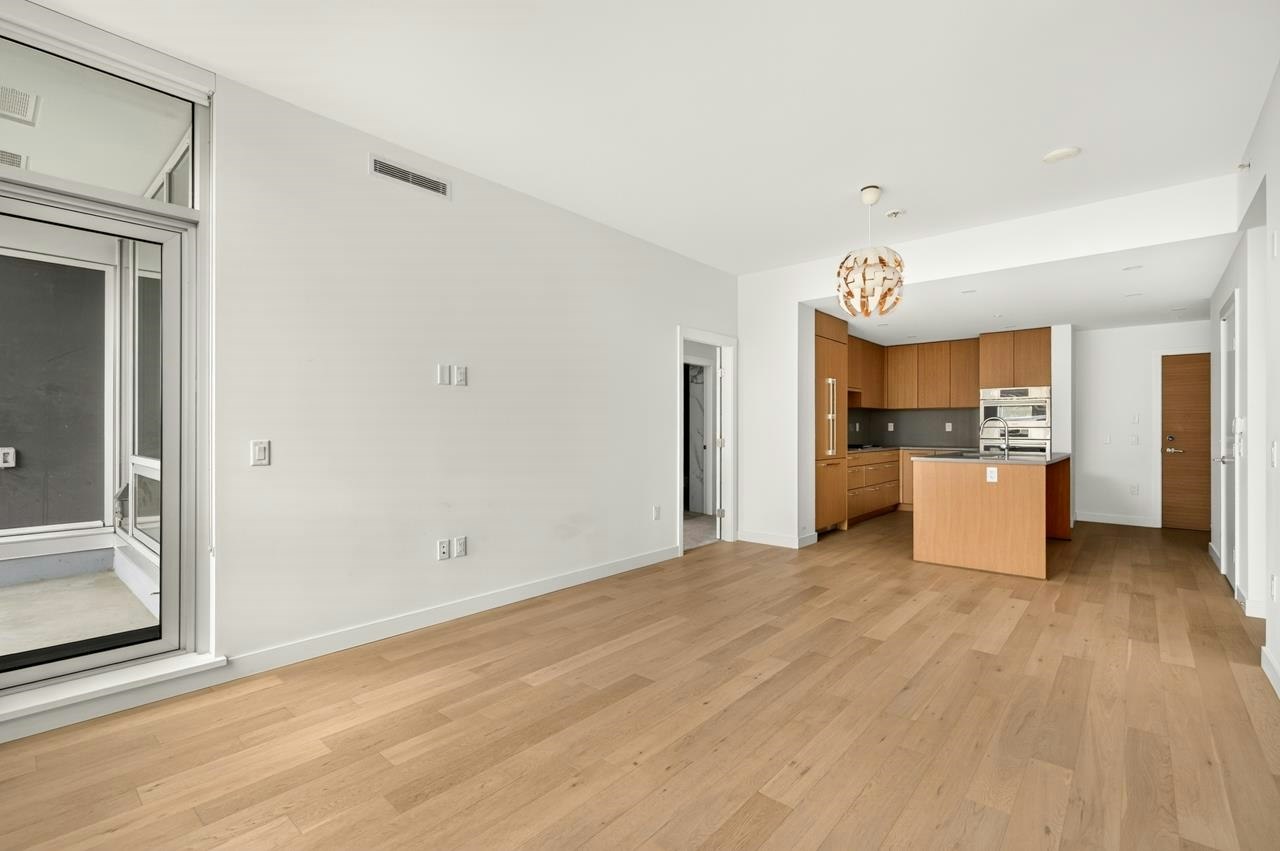 307-4988 Cambie Street - 3