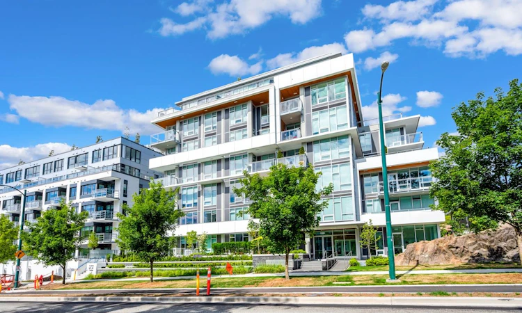 307-4988 Cambie Street