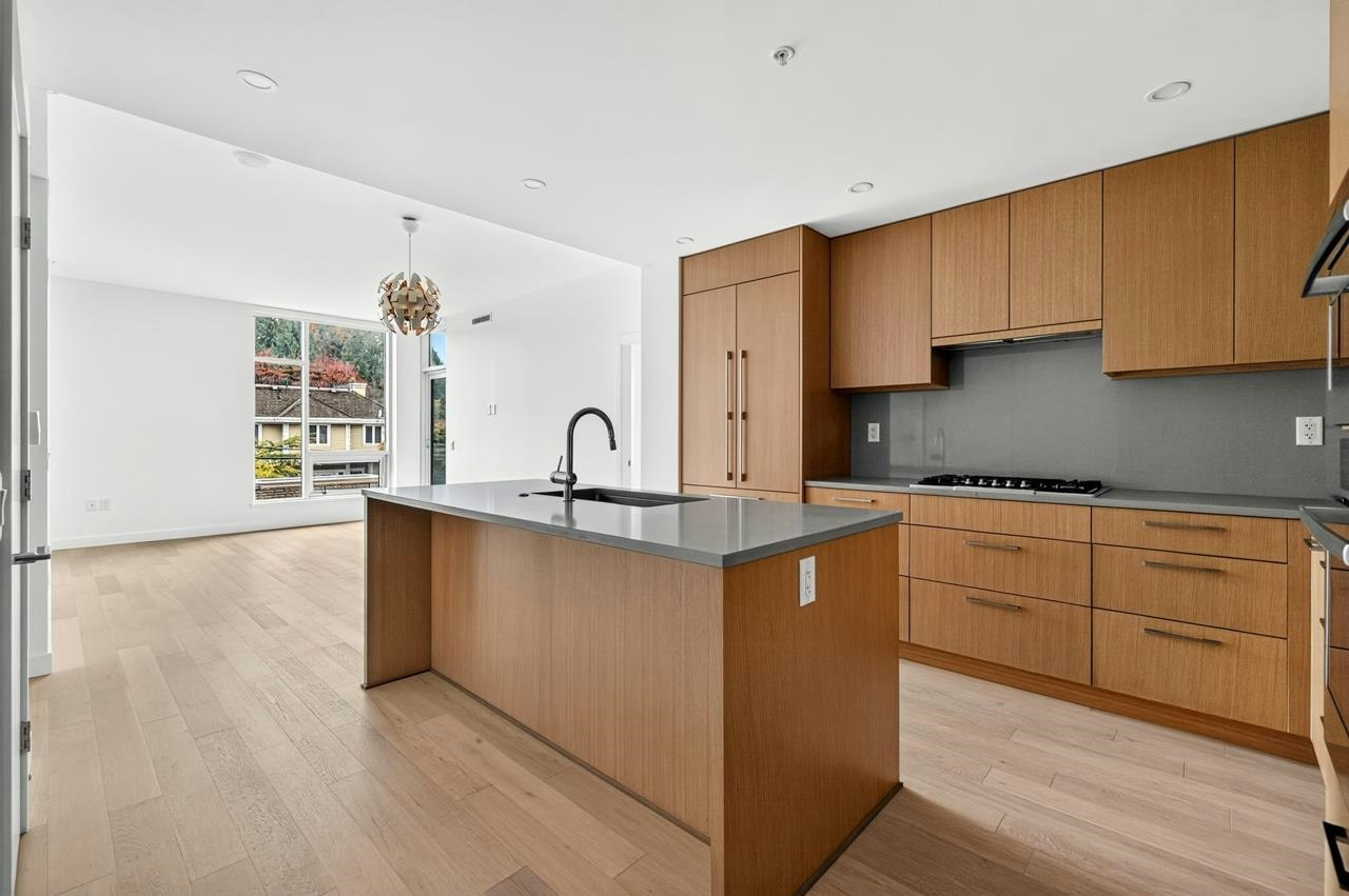 307-4988 Cambie Street - 4