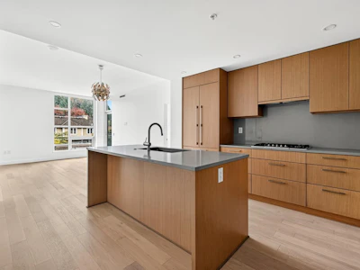 307-4988 Cambie Street - 4