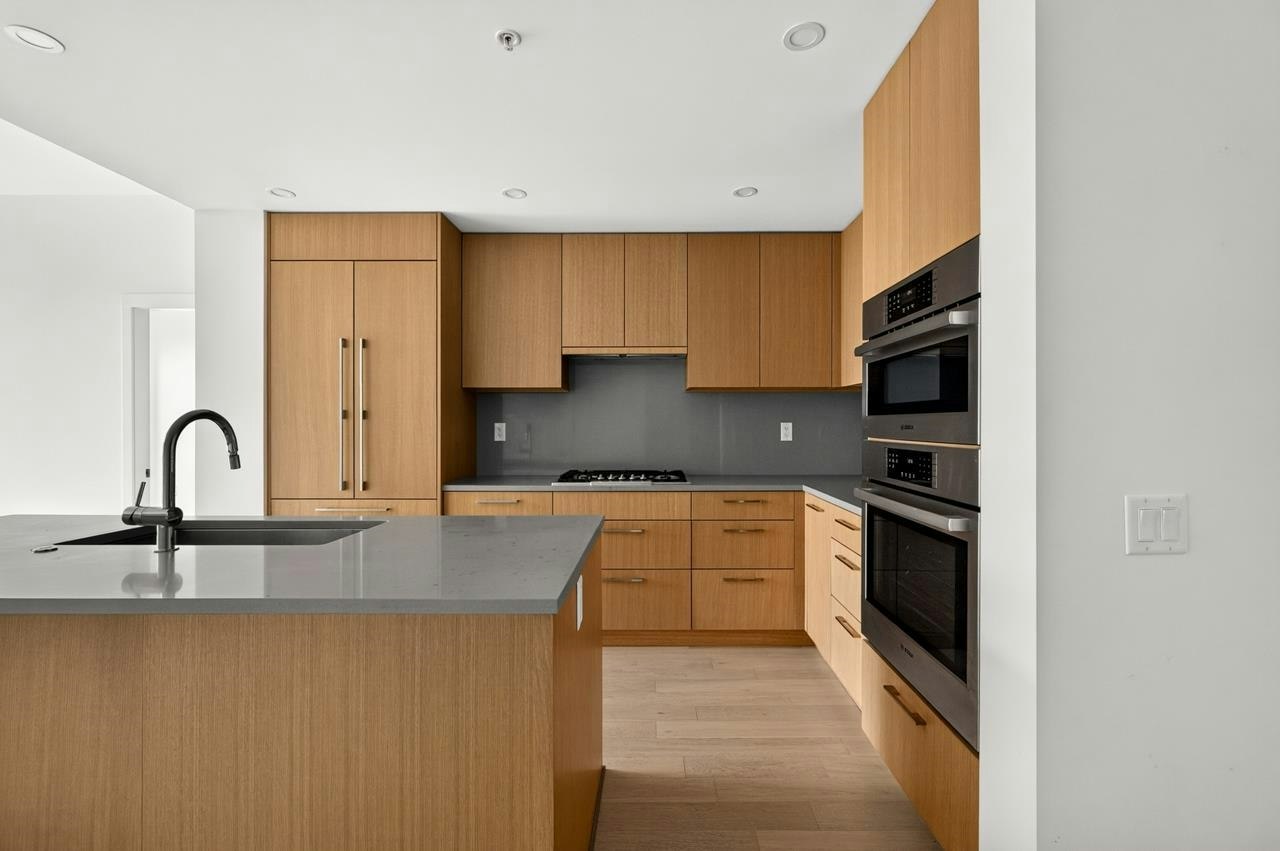 307-4988 Cambie Street - 5