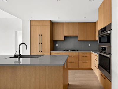 307-4988 Cambie Street - 5