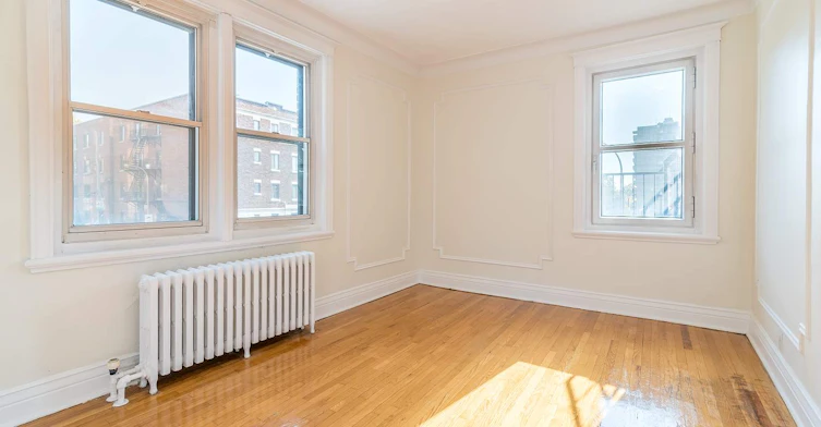 4 (5341)-5339-5341 Chemin De La Côte Saint Luc, Montréal, QC, H3X 2C2 - 4