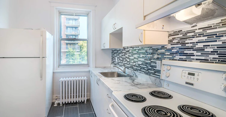 4 (5341)-5339-5341 Chemin De La Côte Saint Luc, Montréal, QC, H3X 2C2 - 8