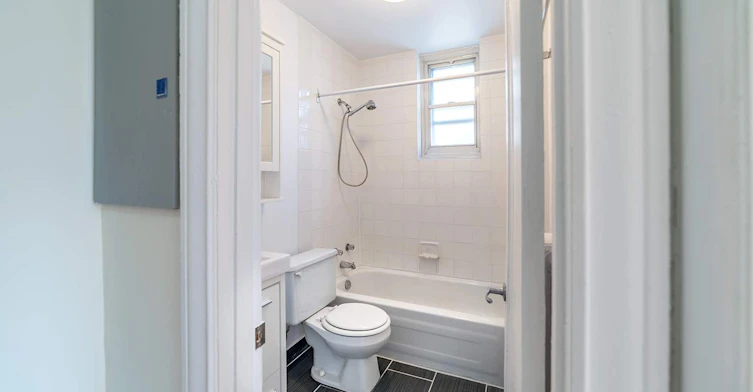 4 (5341)-5339-5341 Chemin De La Côte Saint Luc, Montréal, QC, H3X 2C2 - 7