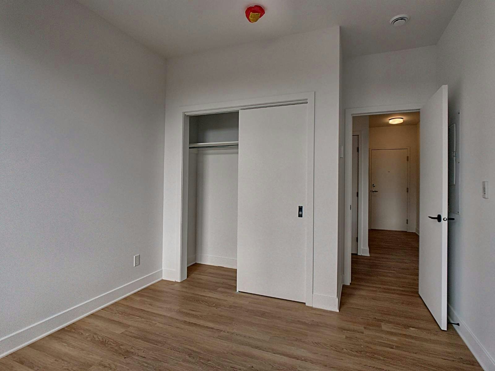 109-8968 Rue Airlie, Montréal, QC, H8R 2A1 - 2