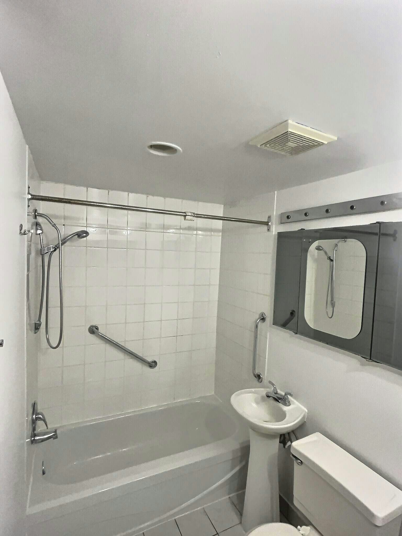 8-5220 6e Av., Montréal, QC, H1Y 2P6 - 3