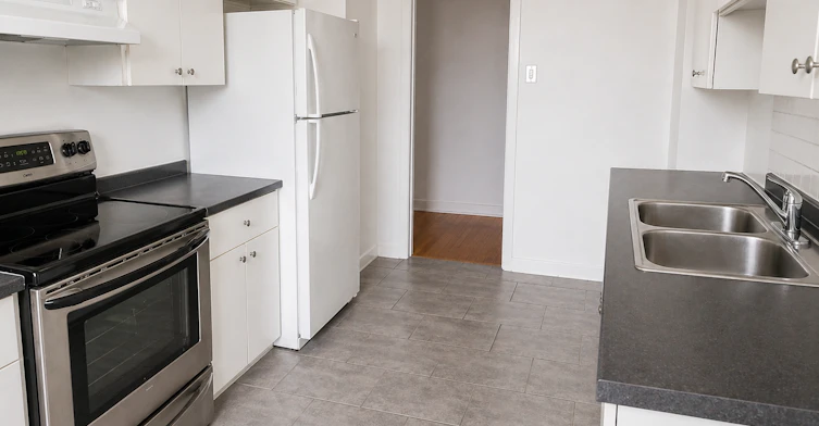 302-2750 Rue Provost, Montréal, QC, H8S 1R4 - 3