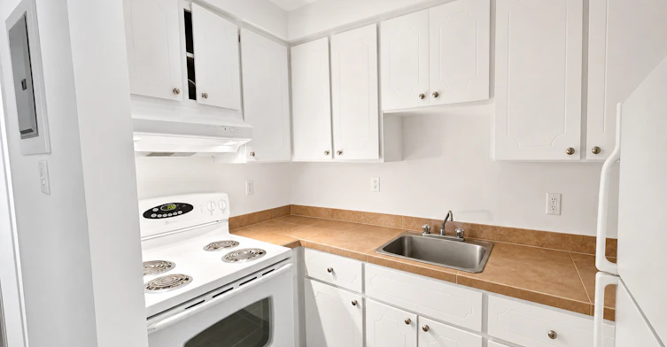 208-147 17e Avenue, Montréal, QC, H8S 3N7 - 3