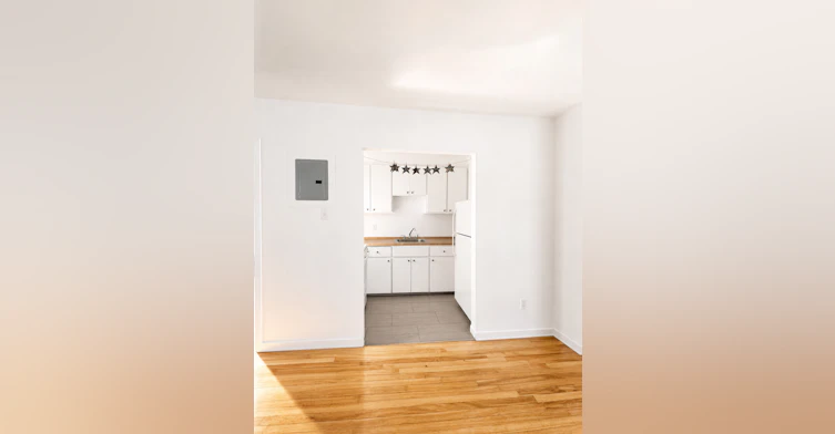 208-147 17e Avenue, Montréal, QC, H8S 3N7