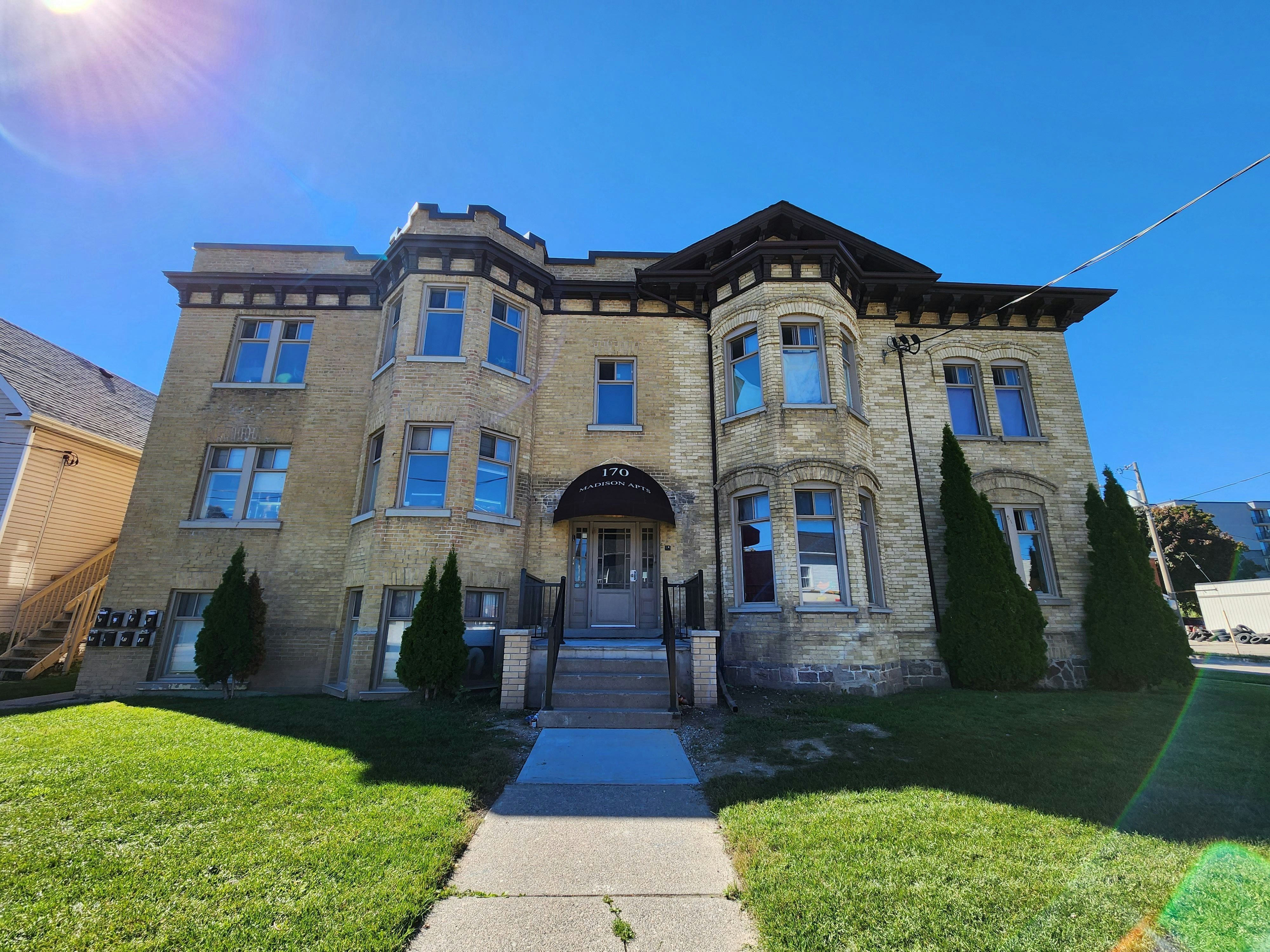 7-170 Simcoe Street South, Oshawa, ON, L1H 4H1