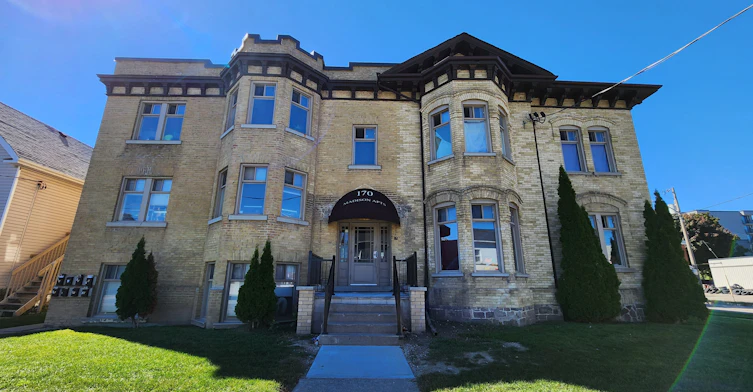 7-170 Simcoe Street South, Oshawa, ON, L1H 4H1