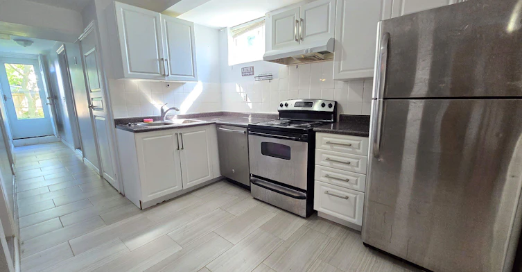 Lower Unit-423 Phillip Murray Ave, Oshawa, ON, L1J 1H1 - 2