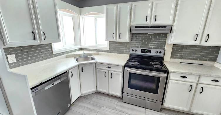 1-221 Johnson Ave, Oshawa, ON, L1J 1S4 - 2