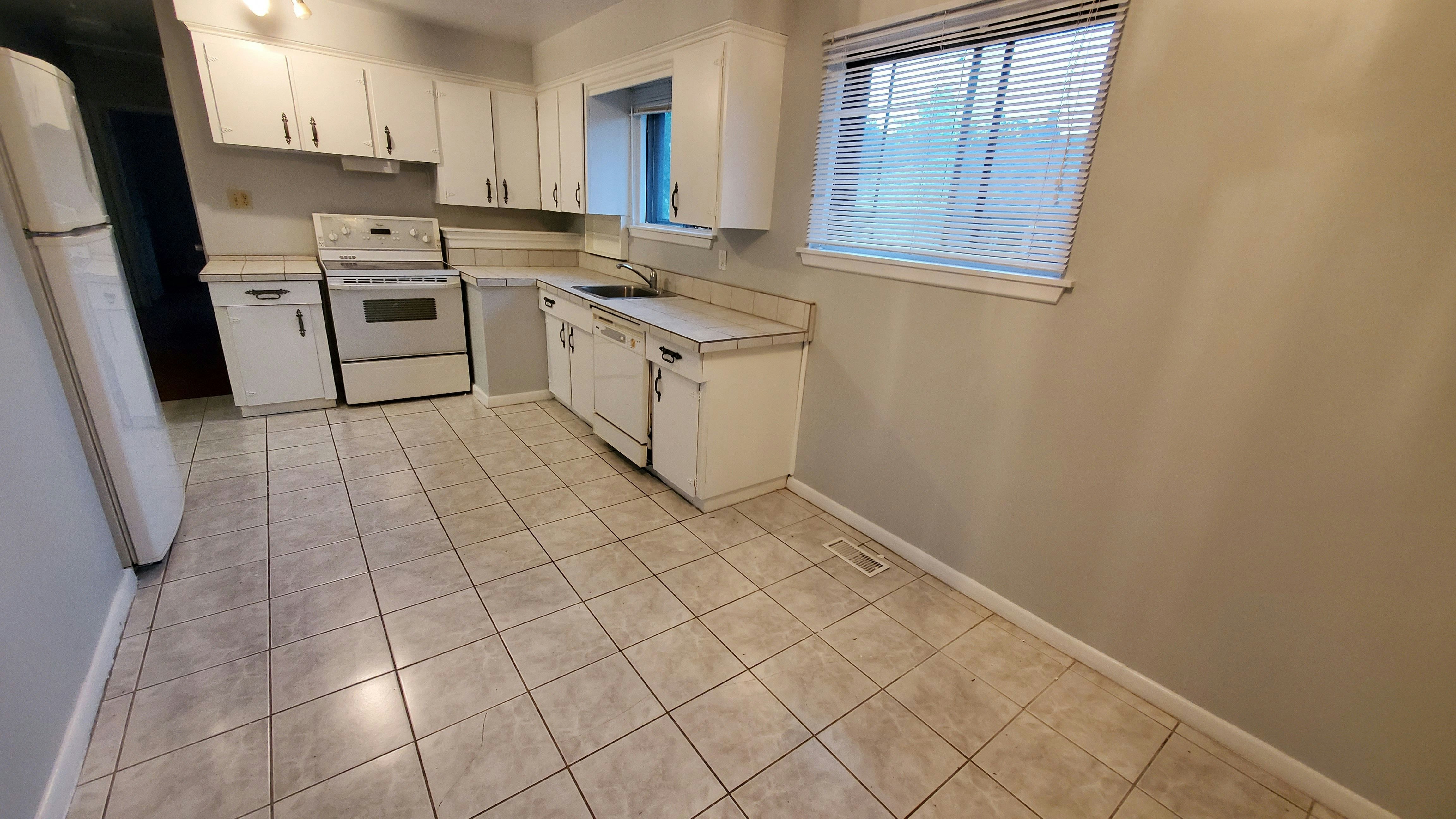 Main Unit-235 Wilson Rd N, Oshawa, ON, L1G 6E3 - 14