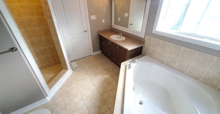 Main Unit-27 Kimble Ave, Clarington, ON, L1C 0J9 - 2