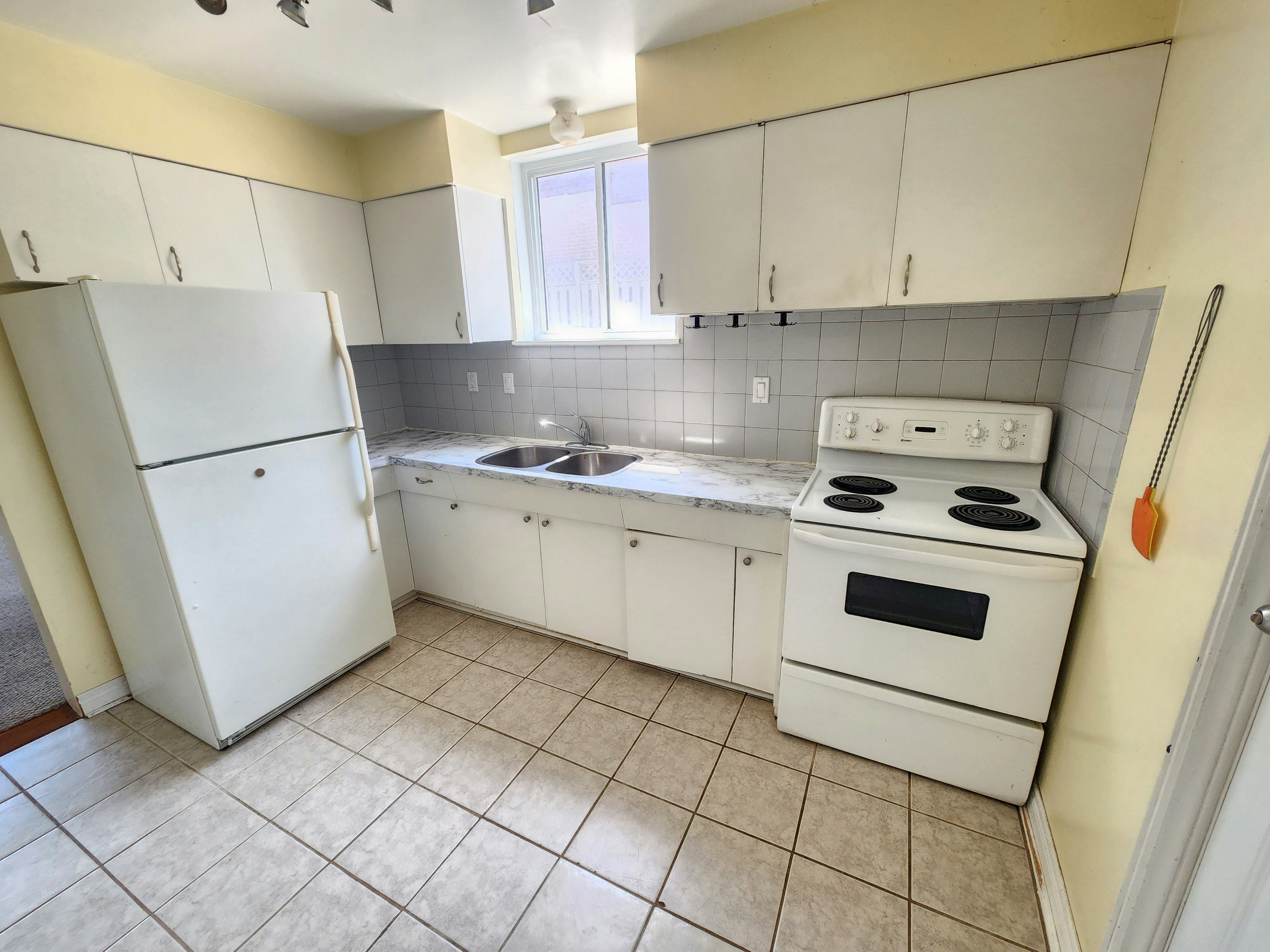 Lower Unit-1402 Lakefield St, Oshawa, ON, L1J 3Y7 - 3