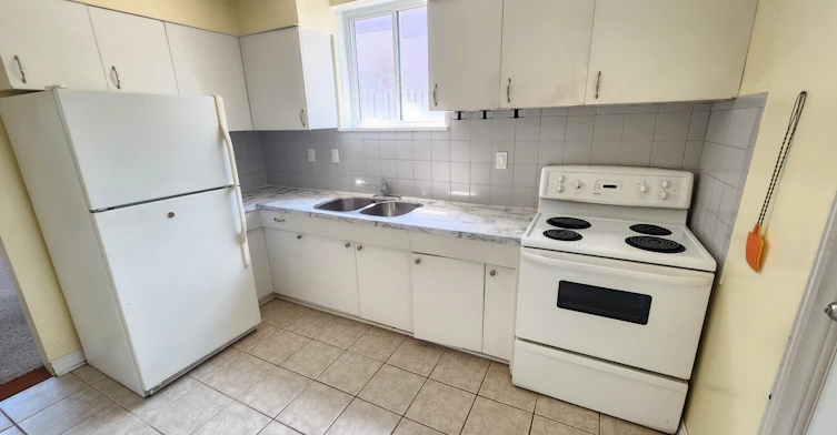 Lower Unit-1402 Lakefield St, Oshawa, ON, L1J 3Y7 - 3