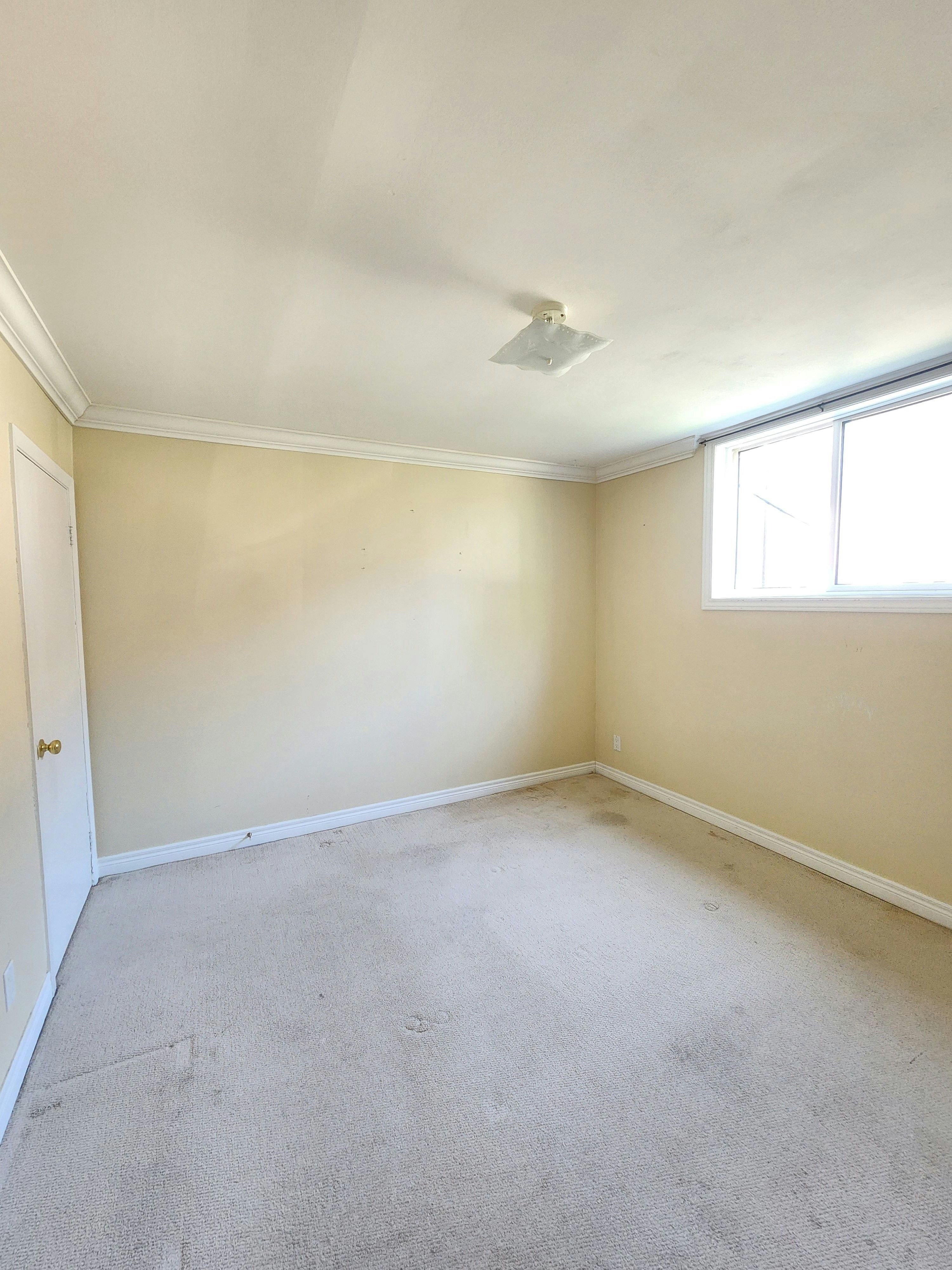 Lower Unit-1402 Lakefield St, Oshawa, ON, L1J 3Y7