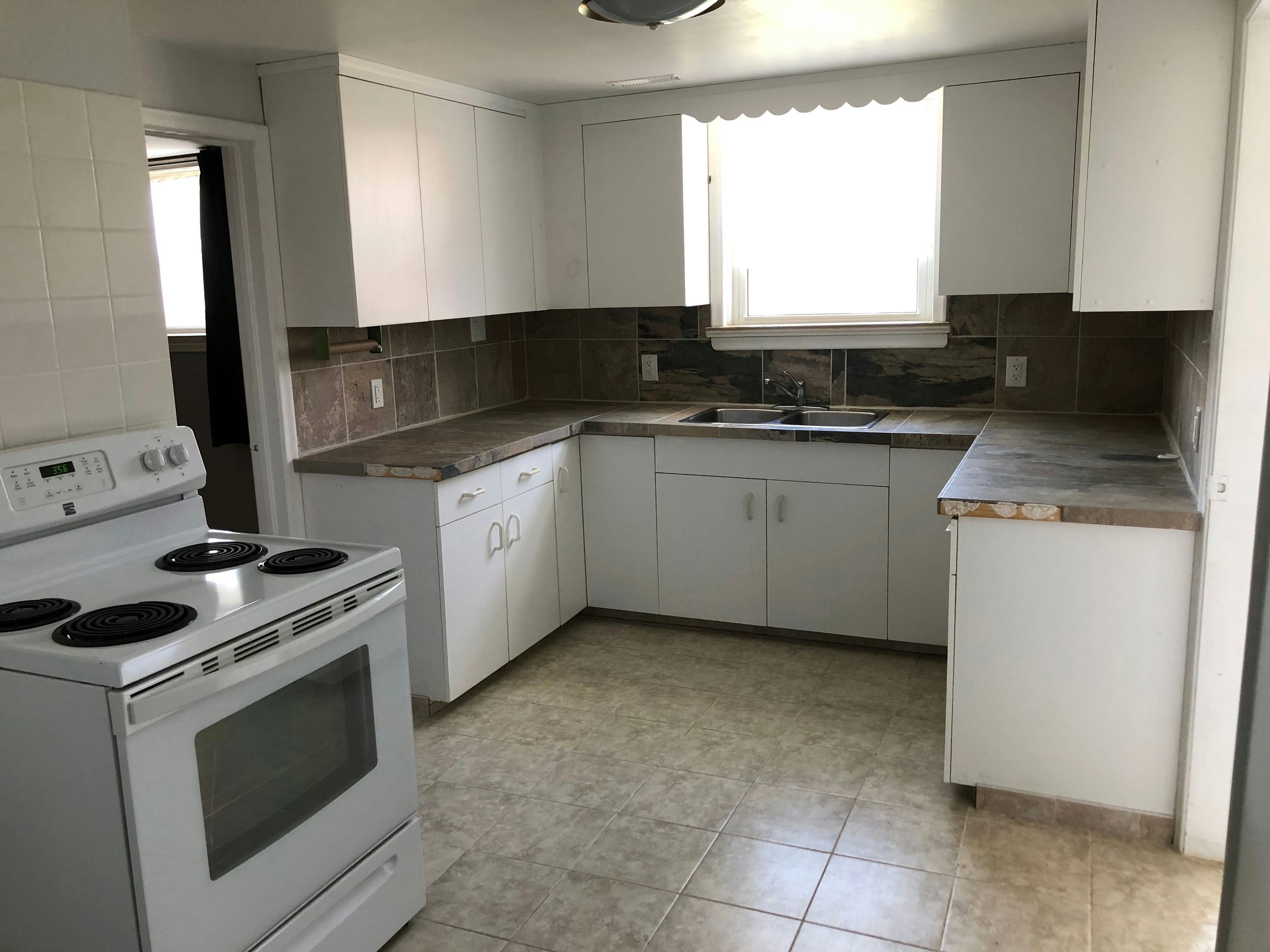 Lower-94 Royal Street, Oshawa, ON, L1H 2T7 - 9