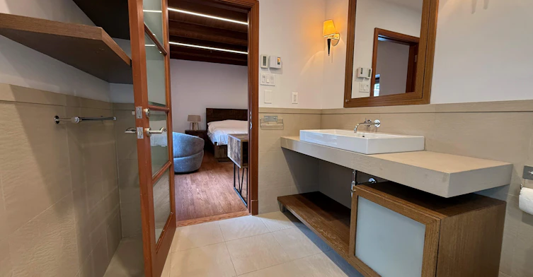 49-157 Saint Paul Street West, Montréal, QC, H2Y 1Z5 - 2
