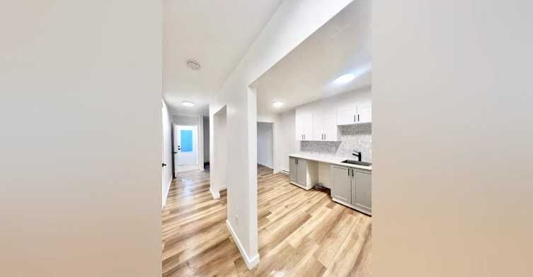 368-368 Rue Willibrord, Montréal, QC, H4G 2T7