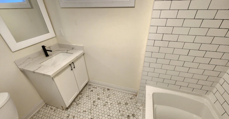 Lower unit -363 Adelaide Avenue West, Oshawa, ON, L1J 2R7 - 2