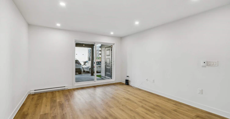 6-Salaberry-de-Valleyfield , Salaberry-de-Valleyfield, QC, J6T 2P9 - 6