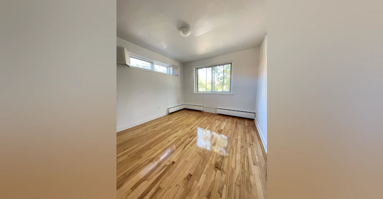 201-4950 Avenue Bourret, Montréal, QC, H3W 1L4