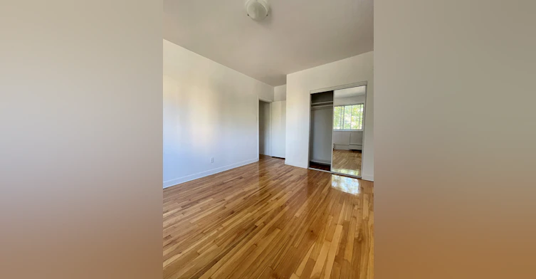 201-4950 Avenue Bourret, Montréal, QC, H3W 1L4 - 3