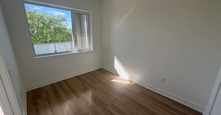 302-4500 Rue Hochelaga, Montréal, QC, H1V 0C3 - 3