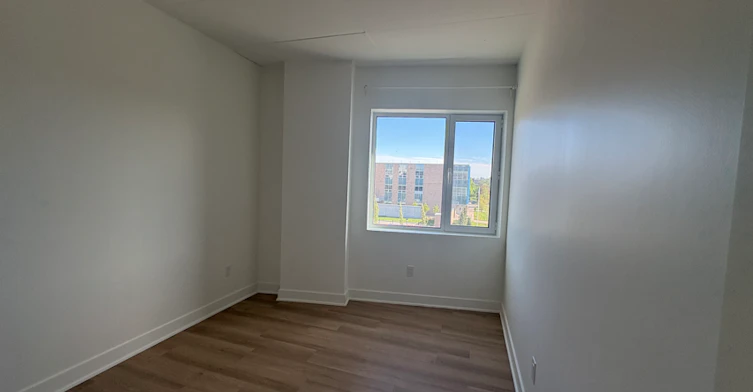 302-4500 Rue Hochelaga, Montréal, QC, H1V 0C3 - 4