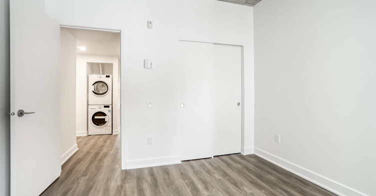 308-1424 Boul. Saint Laurent, Montréal, QC, H2X 2S7 - 3