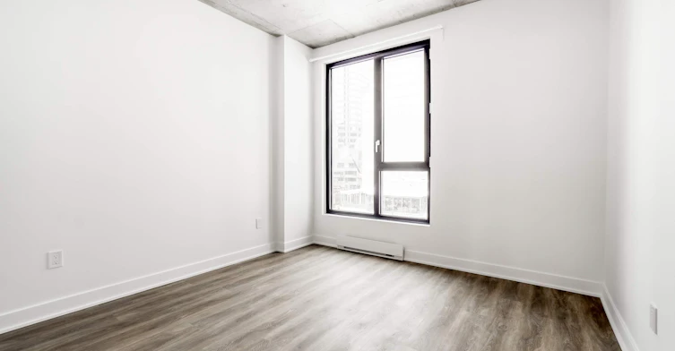 308-1424 Boul. Saint Laurent, Montréal, QC, H2X 2S7 - 2