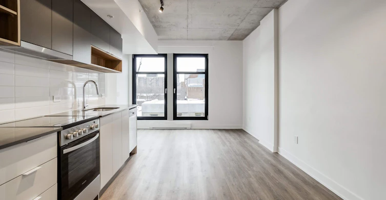 308-1424 Boul. Saint Laurent, Montréal, QC, H2X 2S7