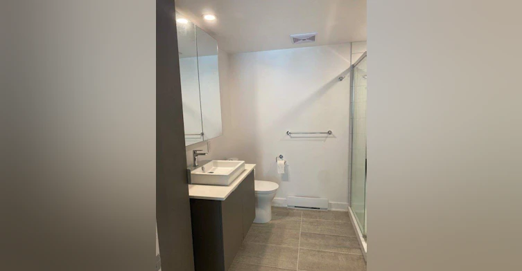 300-1424 Boul. Saint Laurent, Montréal, QC, H2X 2S7 - 7
