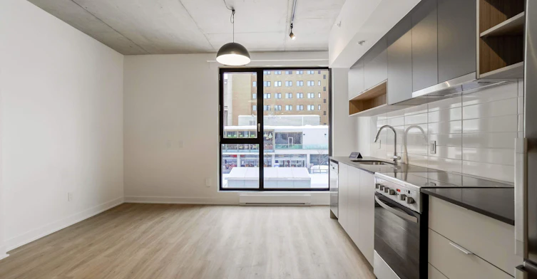 401-1424 Boul. Saint Laurent, Montréal, QC, H2X 2S7 - 8