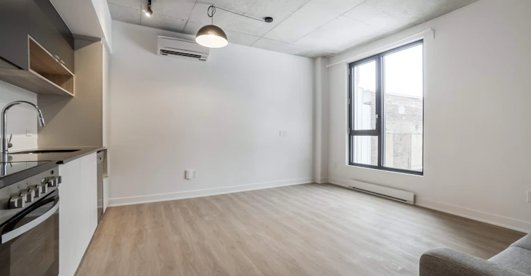 605-1424 Boul. Saint Laurent, Montréal, QC, H2X 2S7 - 5